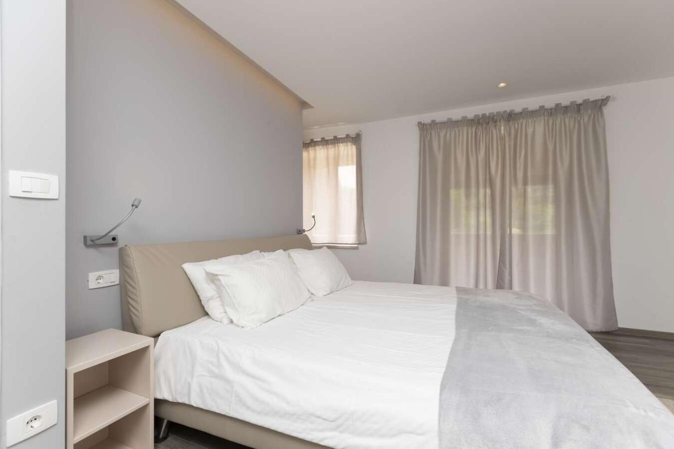 Villa Viscum In Central Istria For 8 Persons With Large Garden - Pet Friendly بازين المظهر الخارجي الصورة