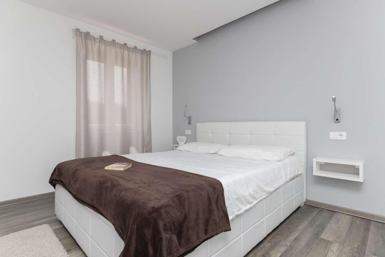 Villa Viscum In Central Istria For 8 Persons With Large Garden - Pet Friendly بازين المظهر الخارجي الصورة
