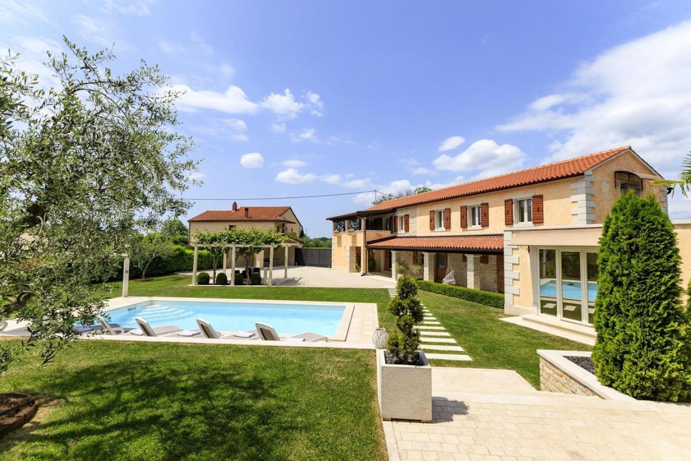 Villa Viscum In Central Istria For 8 Persons With Large Garden - Pet Friendly بازين المظهر الخارجي الصورة