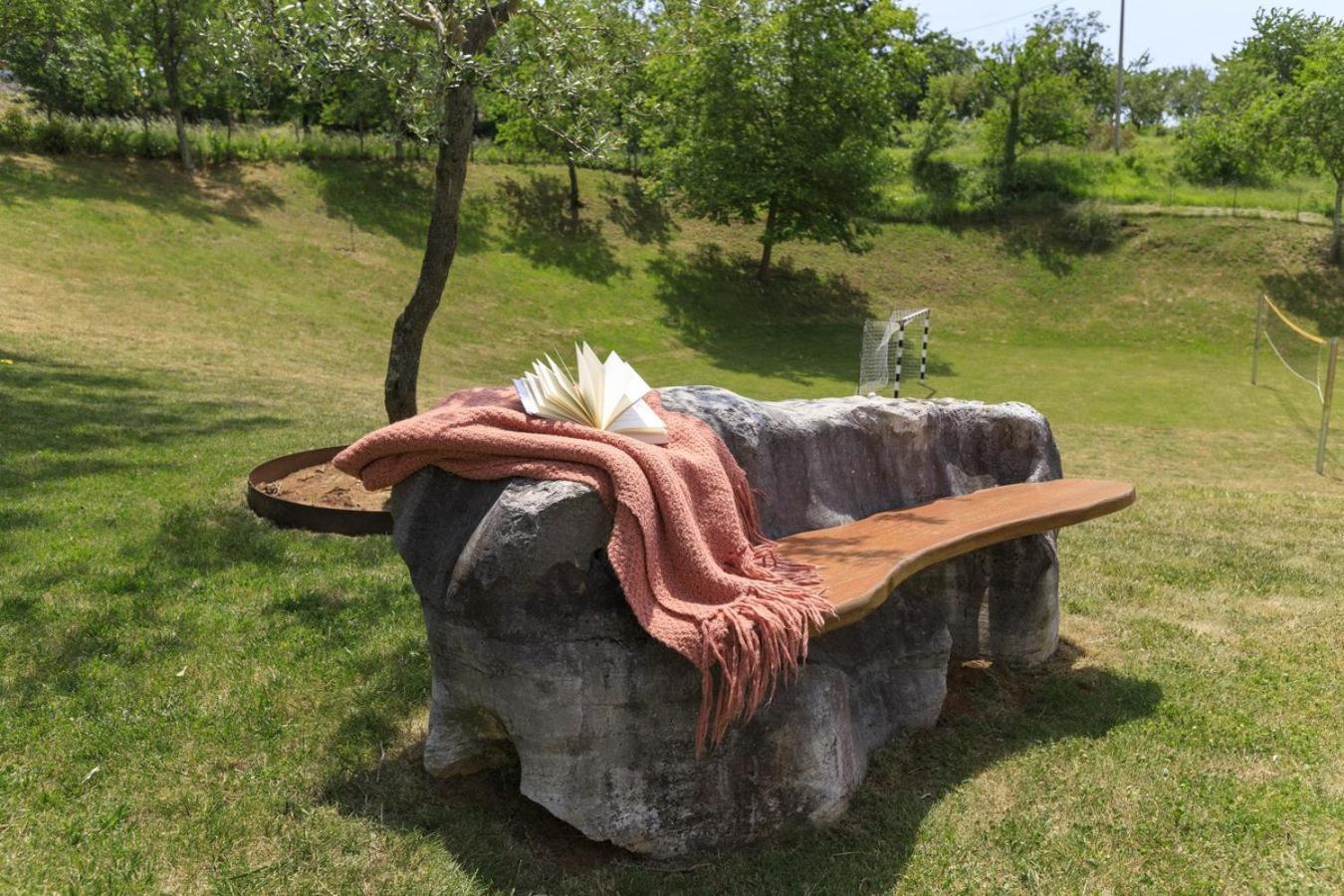 Villa Viscum In Central Istria For 8 Persons With Large Garden - Pet Friendly بازين المظهر الخارجي الصورة