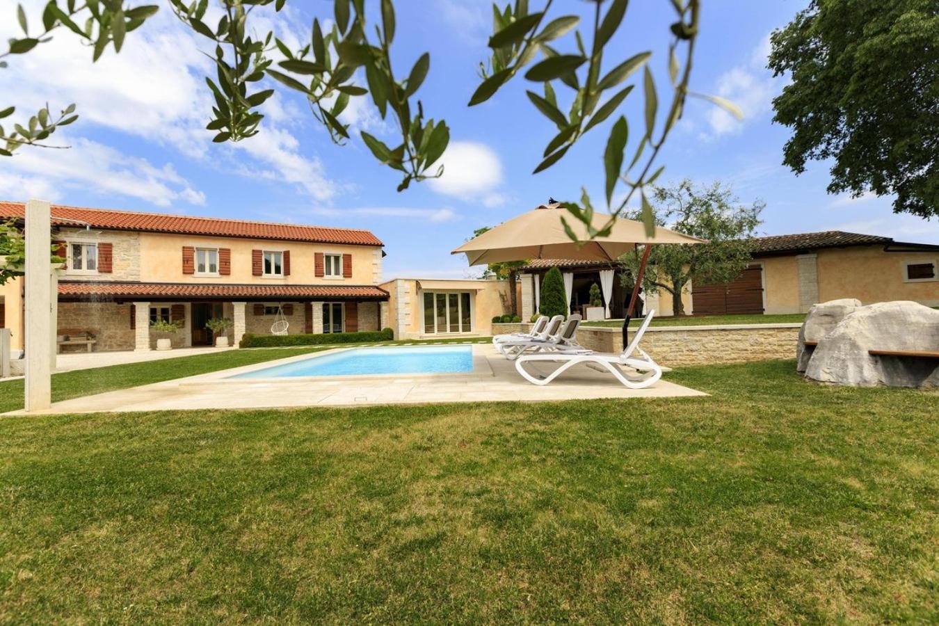 Villa Viscum In Central Istria For 8 Persons With Large Garden - Pet Friendly بازين المظهر الخارجي الصورة