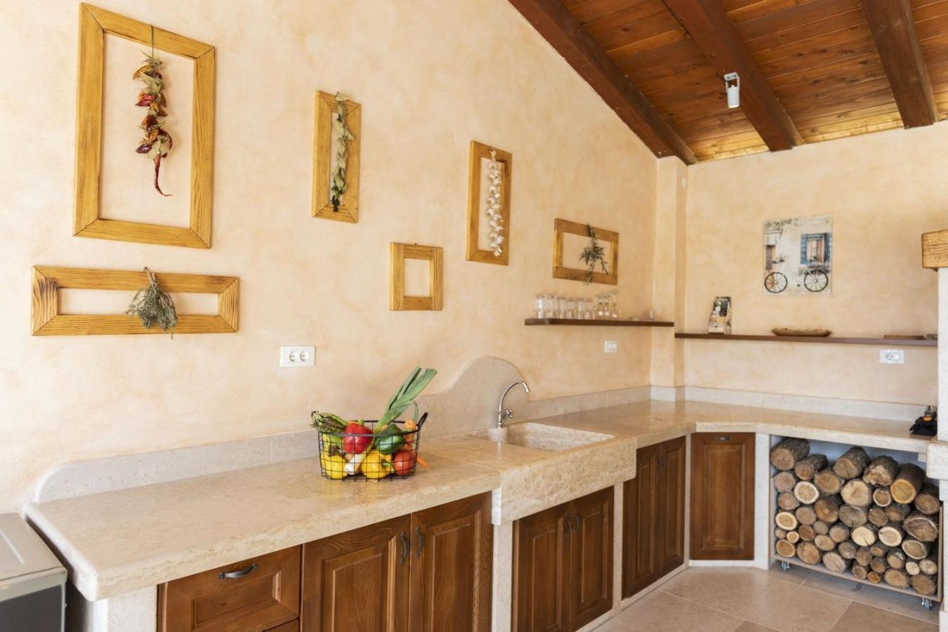 Villa Viscum In Central Istria For 8 Persons With Large Garden - Pet Friendly بازين المظهر الخارجي الصورة