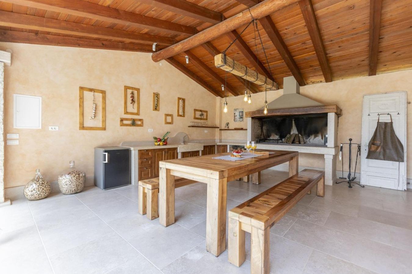 Villa Viscum In Central Istria For 8 Persons With Large Garden - Pet Friendly بازين المظهر الخارجي الصورة