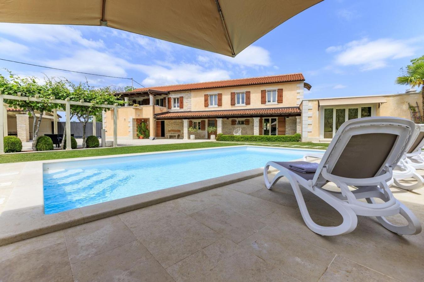 Villa Viscum In Central Istria For 8 Persons With Large Garden - Pet Friendly بازين المظهر الخارجي الصورة
