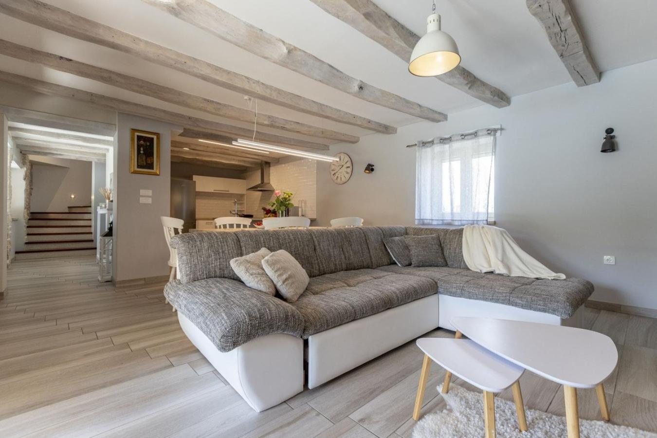 Villa Viscum In Central Istria For 8 Persons With Large Garden - Pet Friendly بازين المظهر الخارجي الصورة