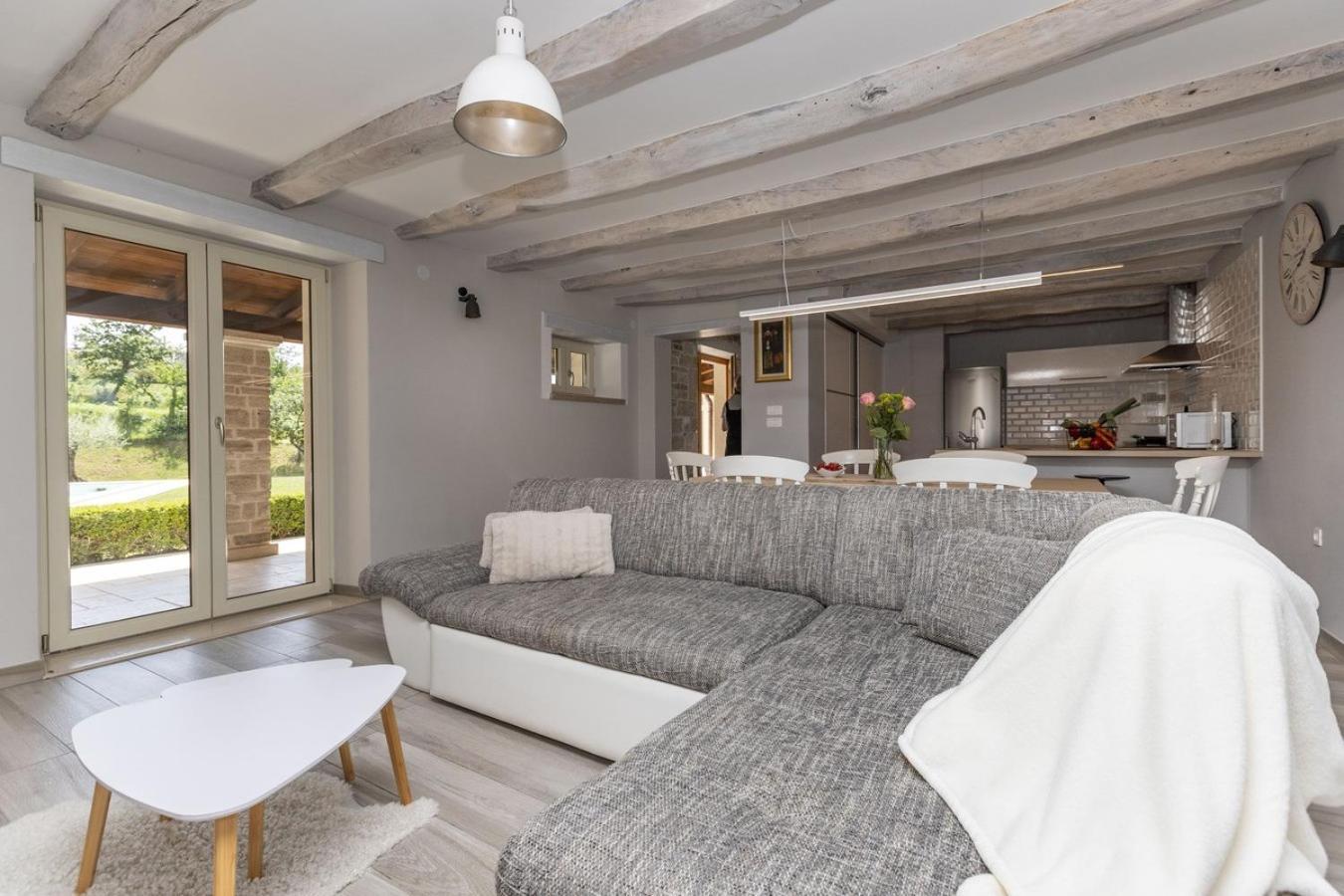 Villa Viscum In Central Istria For 8 Persons With Large Garden - Pet Friendly بازين المظهر الخارجي الصورة