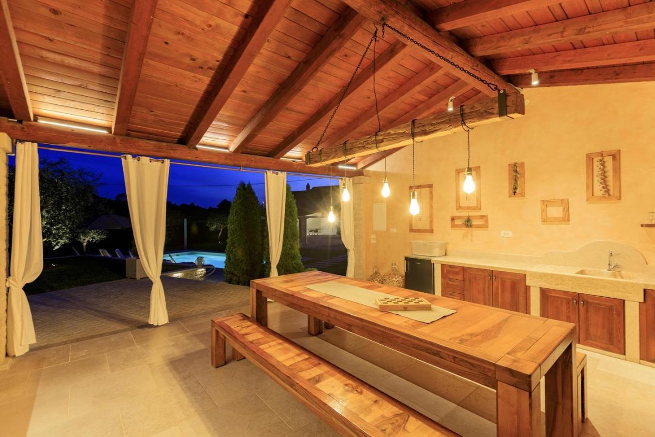 Villa Viscum In Central Istria For 8 Persons With Large Garden - Pet Friendly بازين المظهر الخارجي الصورة