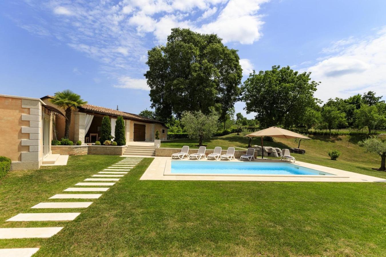 Villa Viscum In Central Istria For 8 Persons With Large Garden - Pet Friendly بازين المظهر الخارجي الصورة
