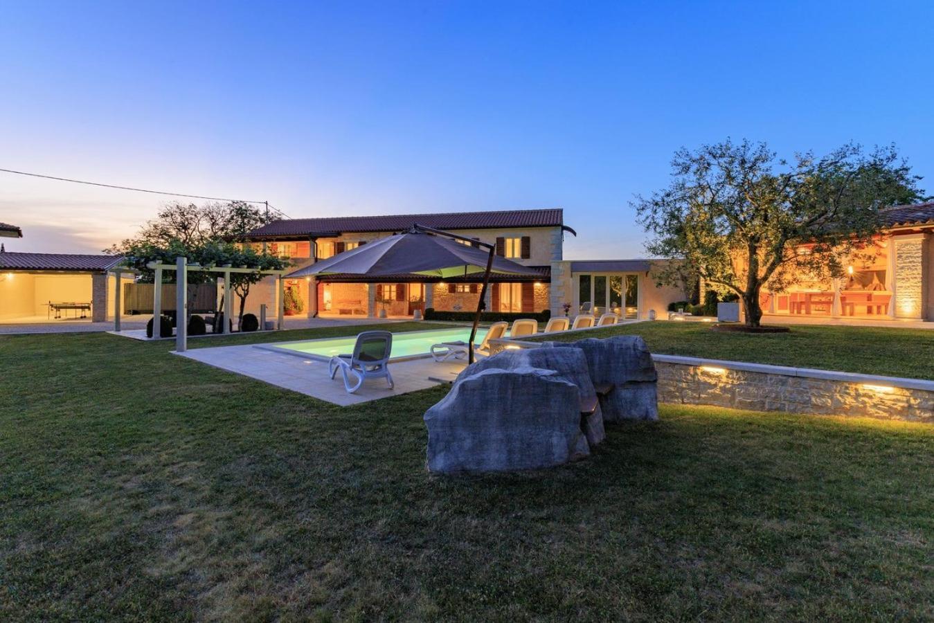 Villa Viscum In Central Istria For 8 Persons With Large Garden - Pet Friendly بازين المظهر الخارجي الصورة