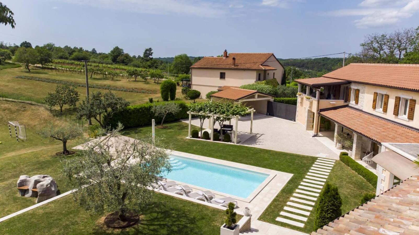 Villa Viscum In Central Istria For 8 Persons With Large Garden - Pet Friendly بازين المظهر الخارجي الصورة