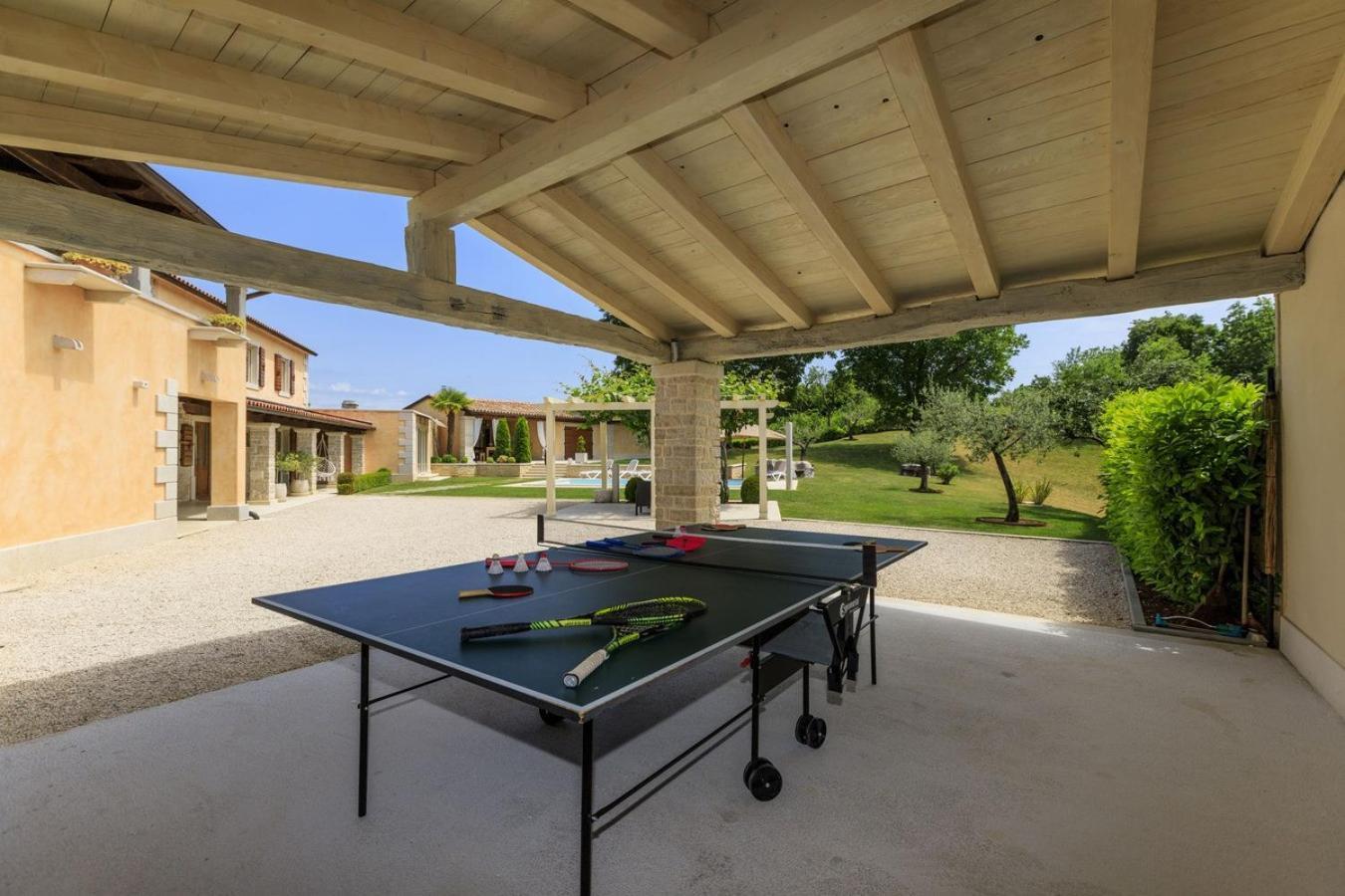 Villa Viscum In Central Istria For 8 Persons With Large Garden - Pet Friendly بازين المظهر الخارجي الصورة
