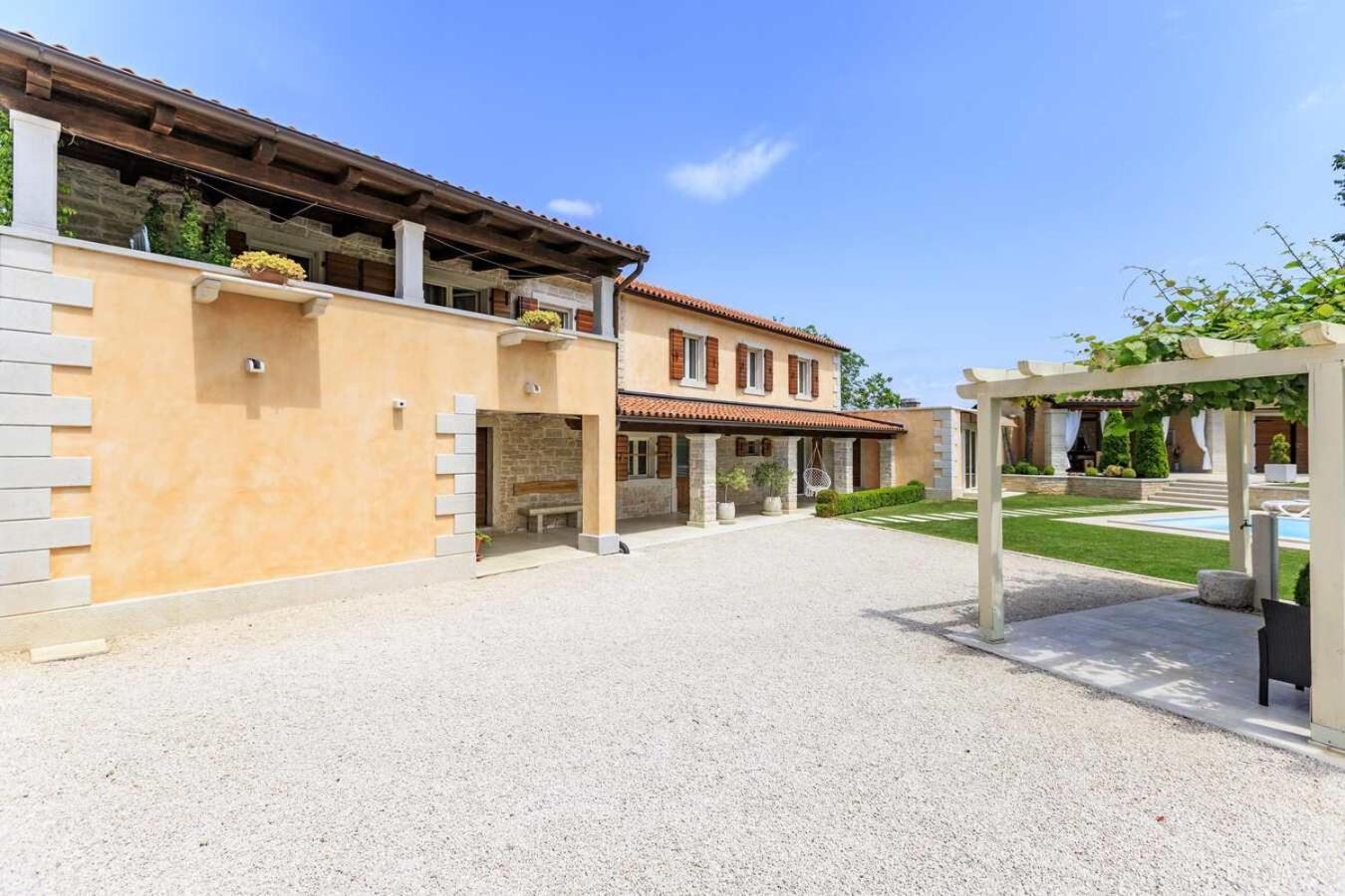 Villa Viscum In Central Istria For 8 Persons With Large Garden - Pet Friendly بازين المظهر الخارجي الصورة
