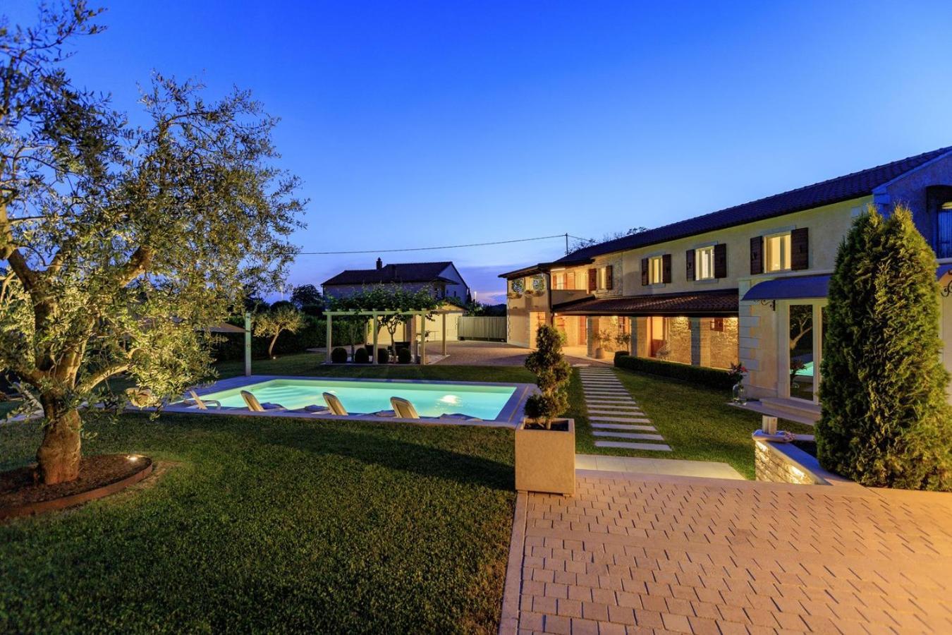 Villa Viscum In Central Istria For 8 Persons With Large Garden - Pet Friendly بازين المظهر الخارجي الصورة