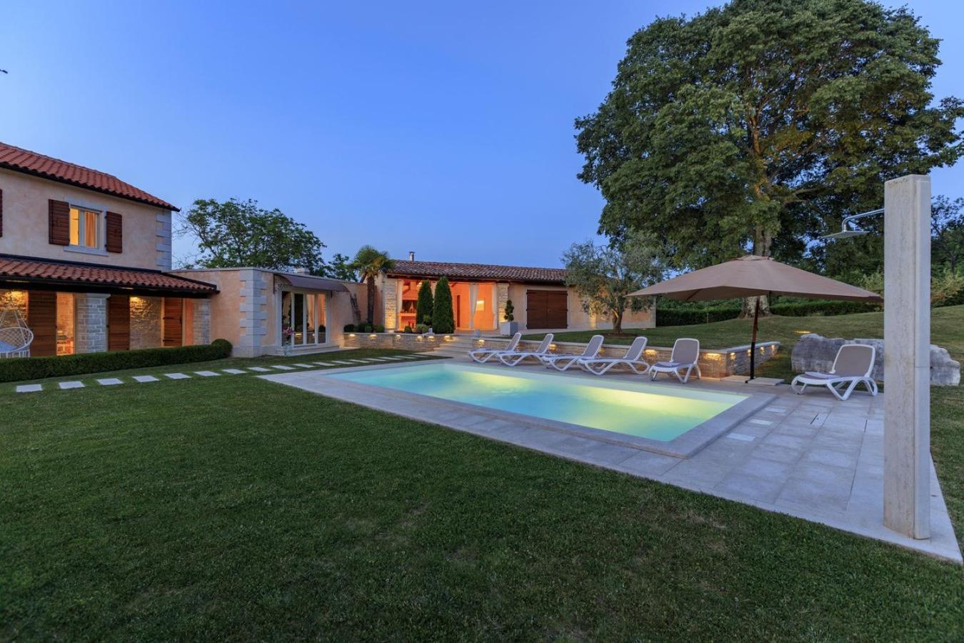 Villa Viscum In Central Istria For 8 Persons With Large Garden - Pet Friendly بازين المظهر الخارجي الصورة