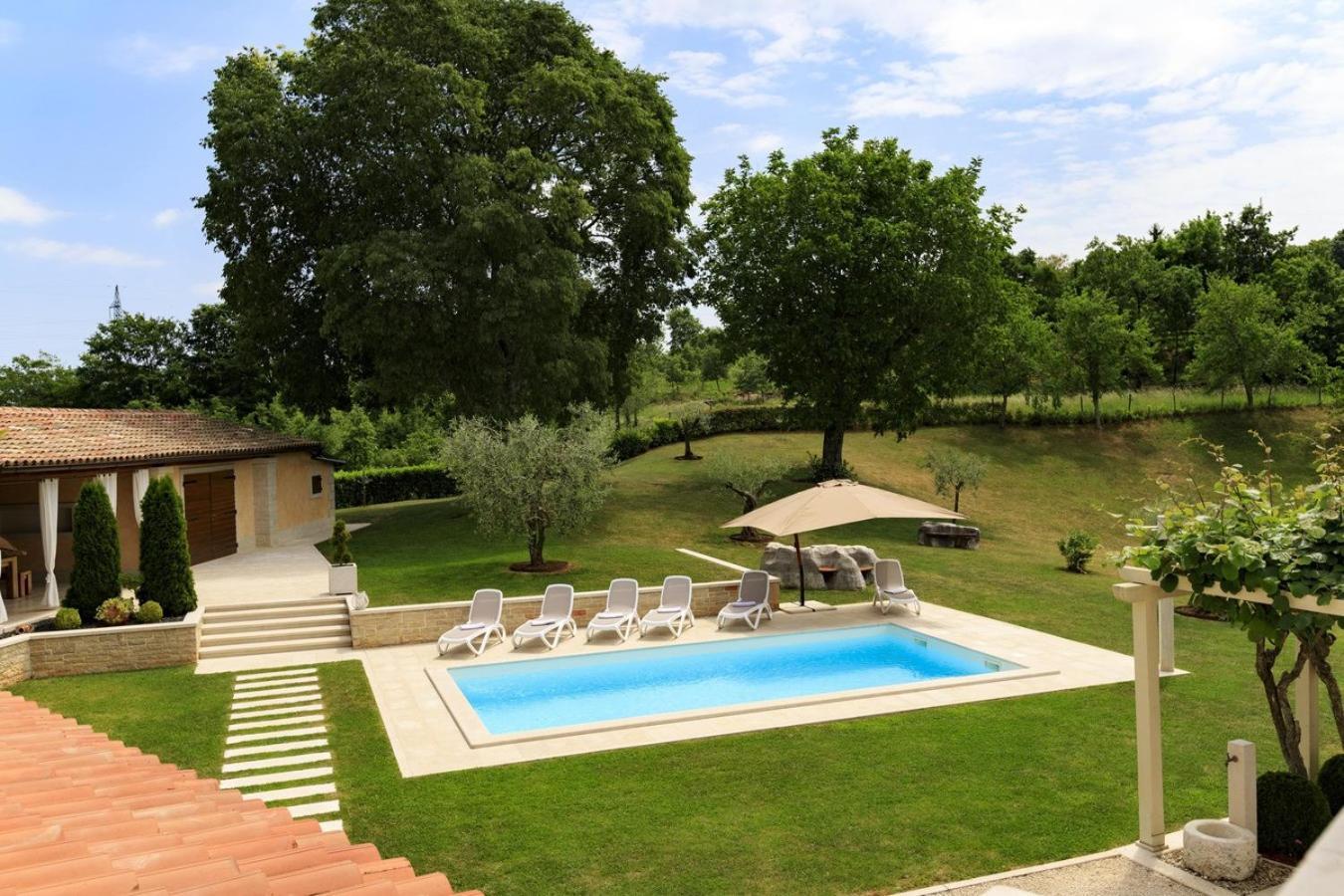 Villa Viscum In Central Istria For 8 Persons With Large Garden - Pet Friendly بازين المظهر الخارجي الصورة