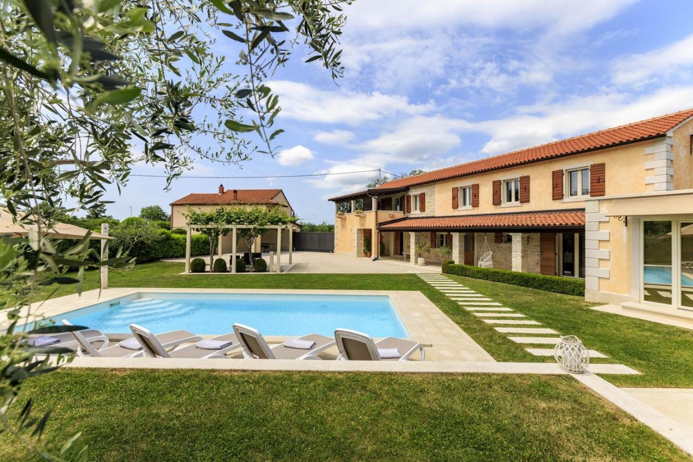 Villa Viscum In Central Istria For 8 Persons With Large Garden - Pet Friendly بازين المظهر الخارجي الصورة