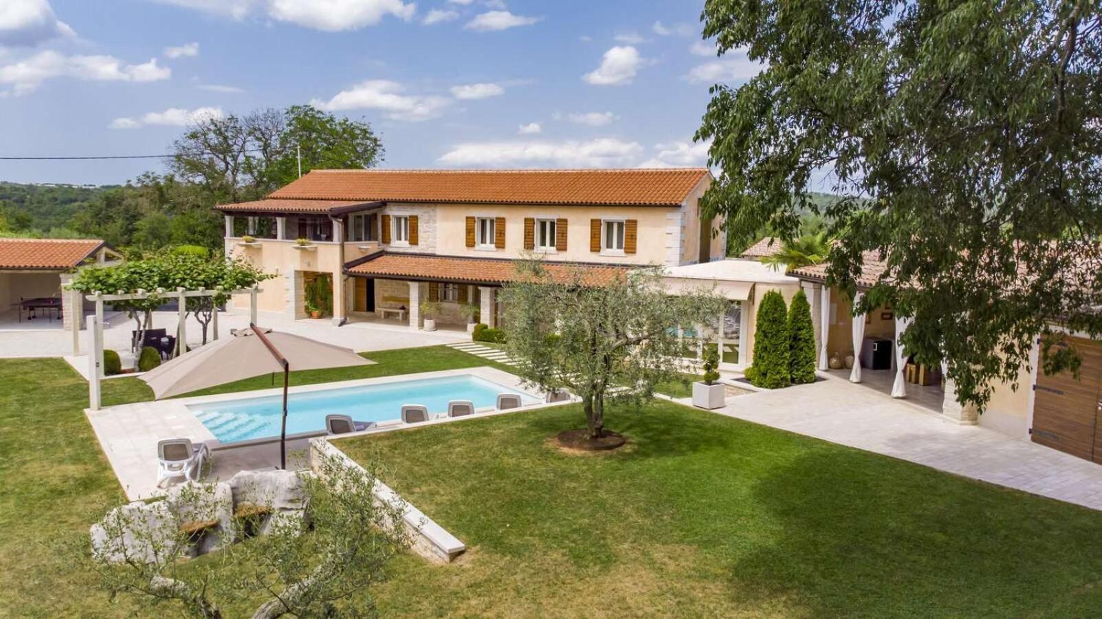 Villa Viscum In Central Istria For 8 Persons With Large Garden - Pet Friendly بازين المظهر الخارجي الصورة